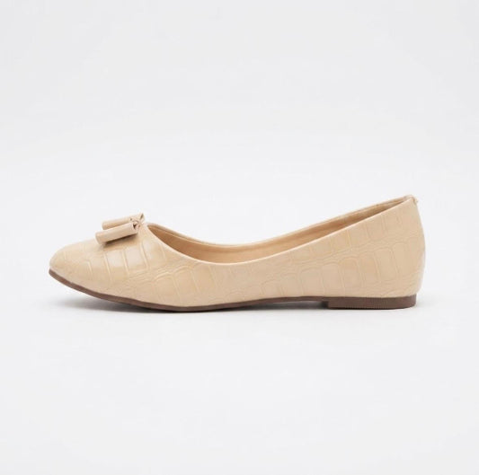 Cream crocodile flat pumps