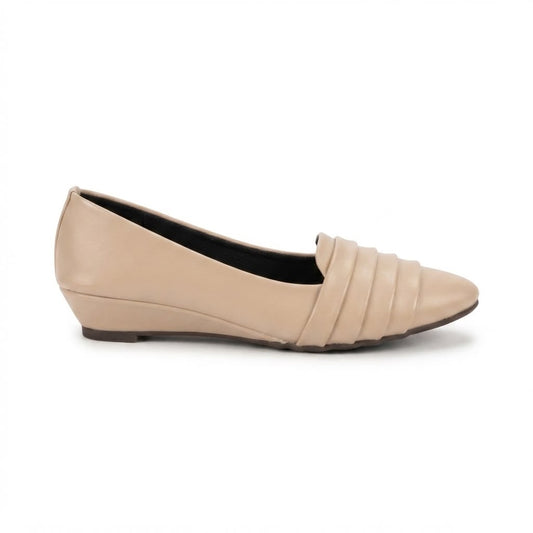 KCS cream wedge pumps